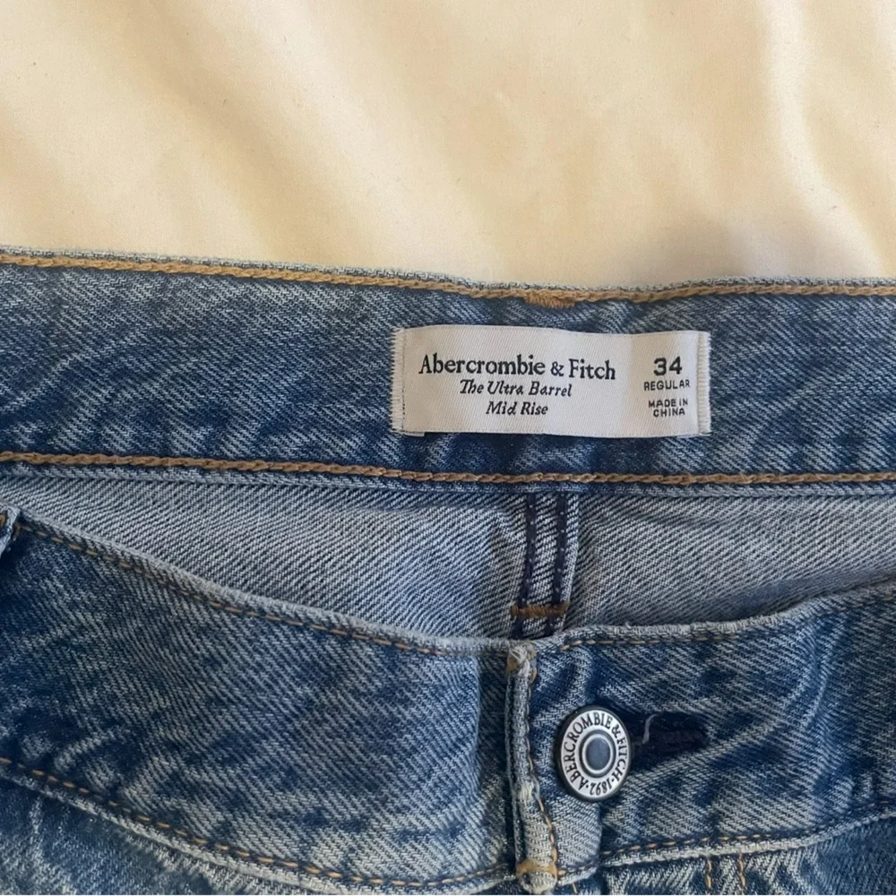 Abercrombie & Fitch Ultra Barrel Blue Denim Jeans - Picture 5 of 6